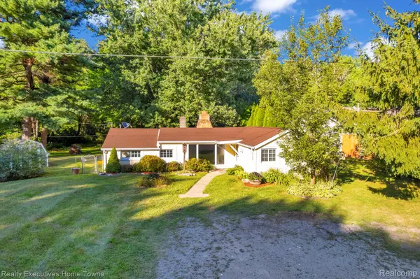 4188 Pine Grove AVE, Fort Gratiot Charter Township, MI 48059