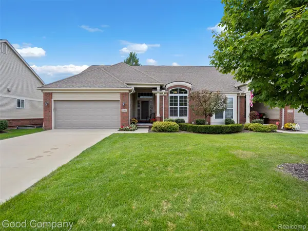 21862 Hanover DR, Macomb Township, MI 48042