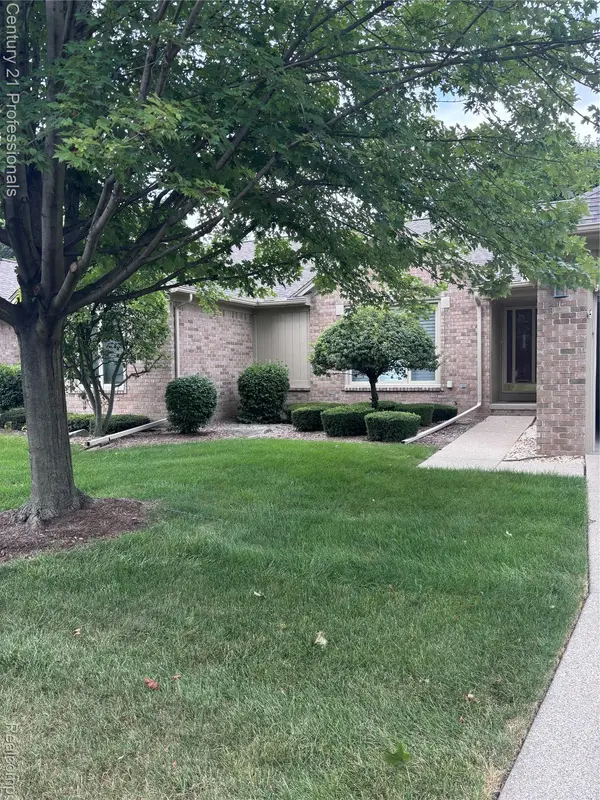 17151 Saddleworth Lane #62, Clinton Charter Township, MI 48038