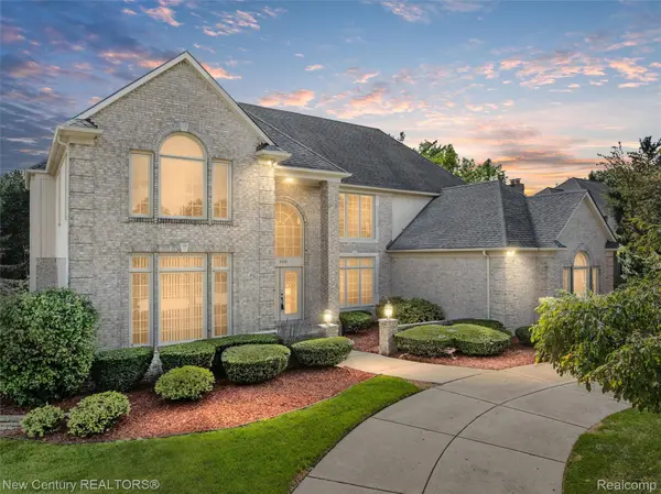 2333 Tall Oaks DR, Troy, MI 48098