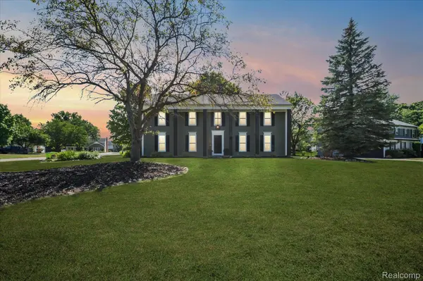 5015 Langlewood DR, West Bloomfield Charter Township, MI 48322