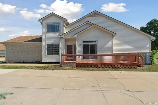 34082 Frank DR, Sterling Heights, MI 48312
