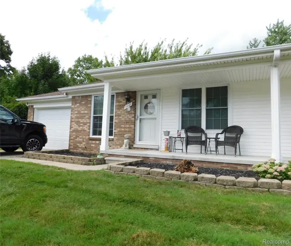 28091 Fair Oaks LN #12, Harrison Charter Township, MI 48045