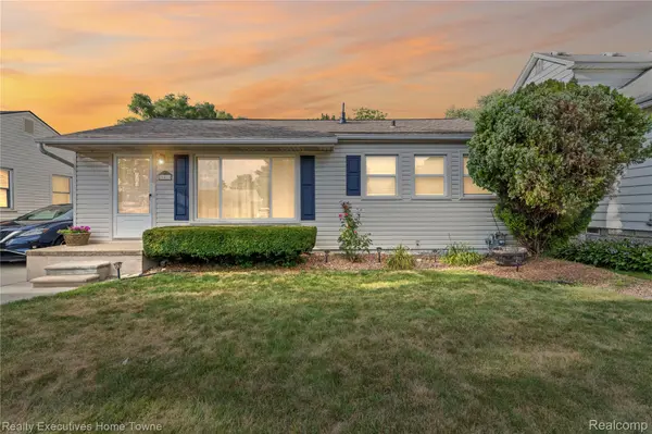 20419 Williamson ST, Clinton Charter Township, MI 48035