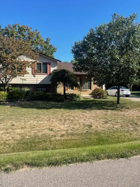 2693 Wisconsin RD, Troy, MI 48083