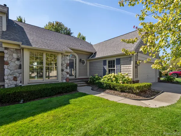 718 Upper Scotsborough WAY, Bloomfield Hills, MI 48304
