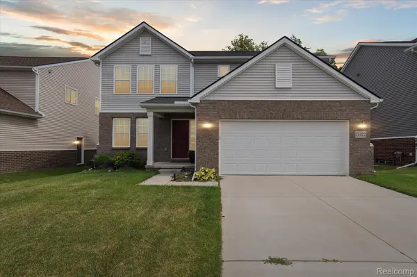 21422 Navarra DR, South Lyon, MI 48178