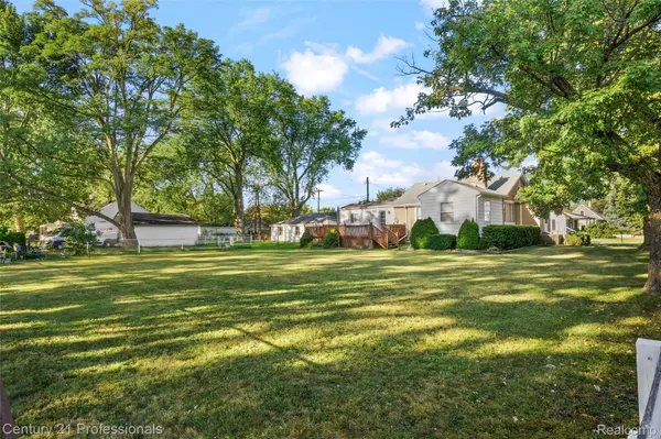 12178 Stephens RD, Warren, MI 48089