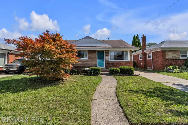 28840 Floral ST, Roseville, MI 48066