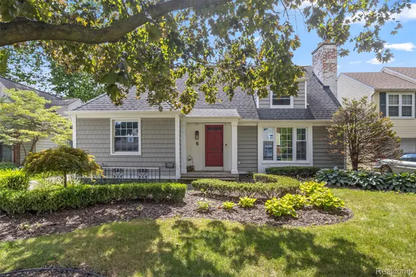 6 Berwick LN, Dearborn, MI 48120