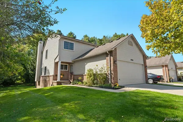 10484 Northvalley CT, Hartland Township, MI 48353