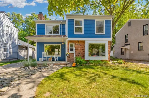 19 Maplefield RD, Pleasant Ridge, MI 48069