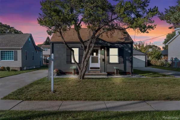 22421 Maple ST, St. Clair Shores, MI 48081