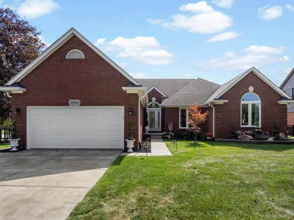 20936 Adrienne DR, Macomb Township, MI 48044