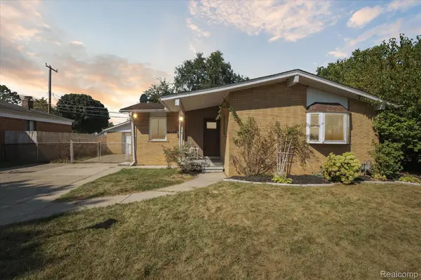 8425 Wormer,  Dearborn Heights,  MI 48127