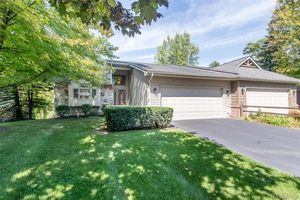 840 Heatheridge CT, Brighton, MI 48116