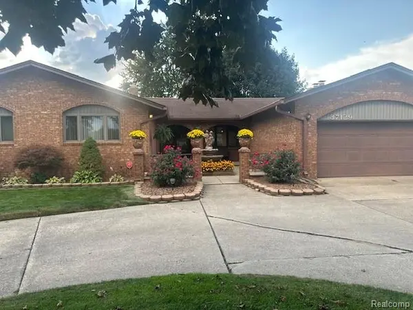 37129 Almont DR W, Sterling Heights, MI 48310