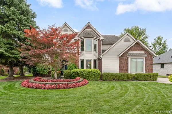 14026 Thames DR, Shelby Charter Township, MI 48315
