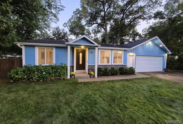 7377 Cooley Lake RD, West Bloomfield Charter Township, MI 48324