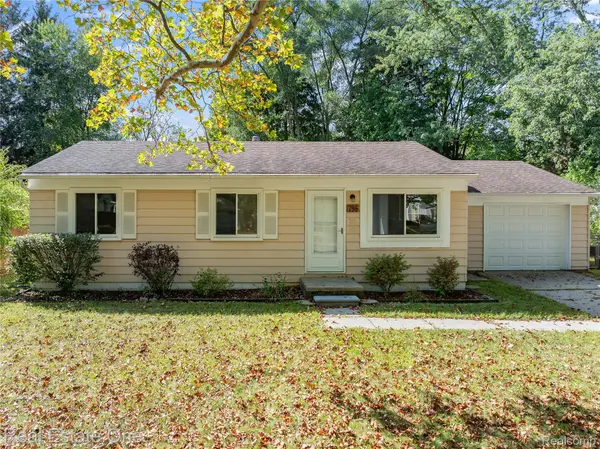 796 Devonshire BLVD, Brighton, MI 48116