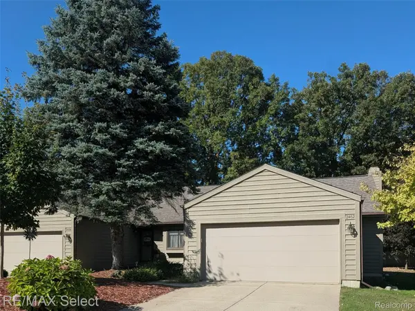 2462 Valley Oaks CIR, Flint Charter Township, MI 48532