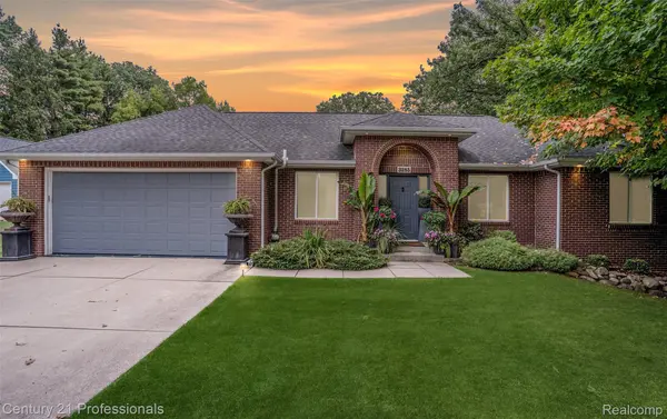 3285 Norton Lawn DR, Rochester Hills, MI 48307