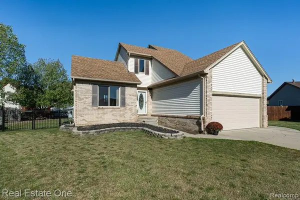 48749 Smokey Glen CT, Chesterfield Township, MI 48051