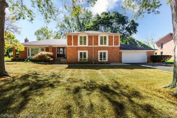2433 Wickfield RD, West Bloomfield Charter Township, MI 48323