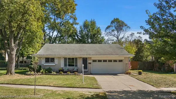 11348 Cedar LN, Plymouth, MI 48170
