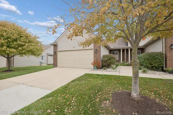 135 Newberry LN, Howell, MI 48843