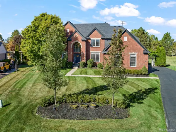 4476 Woodcliff CT, Oakland Charter Township, MI 48306
