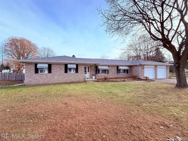 4290 Hedgethorn CIR, Burton, MI 48509
