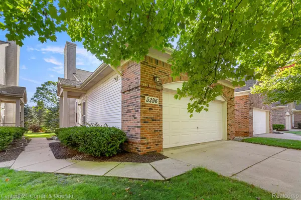 5296 S River DR S, Commerce Charter Township, MI 48382