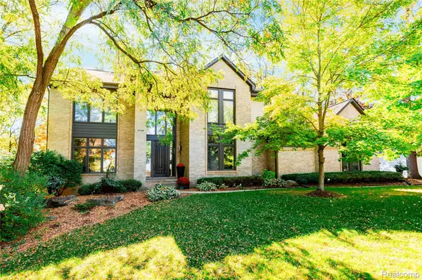 29508 Kenloch DR, Farmington Hills, MI 48331