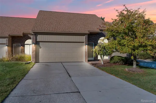 2289 Rochelle Park DR, Rochester Hills, MI 48309