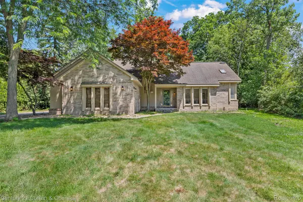5120 Langlewood CT, West Bloomfield Charter Township, MI 48322