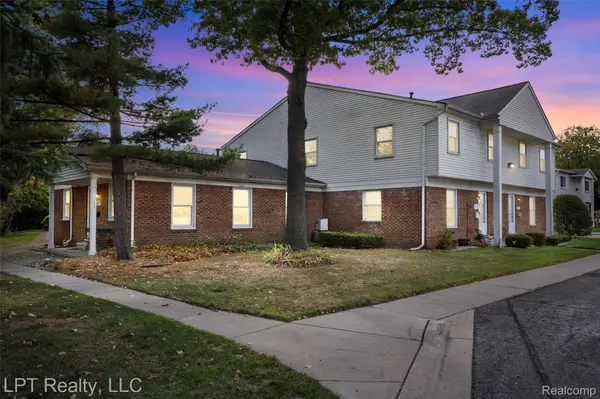 38201 Carolon BLVD #17B, Westland, MI 48185