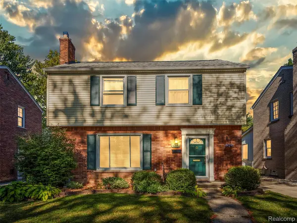 1730 Bournemouth RD, Grosse Pointe Woods, MI 48236