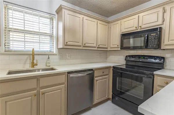 8518 Bridgewater Drive, Rowlett, TX 75088