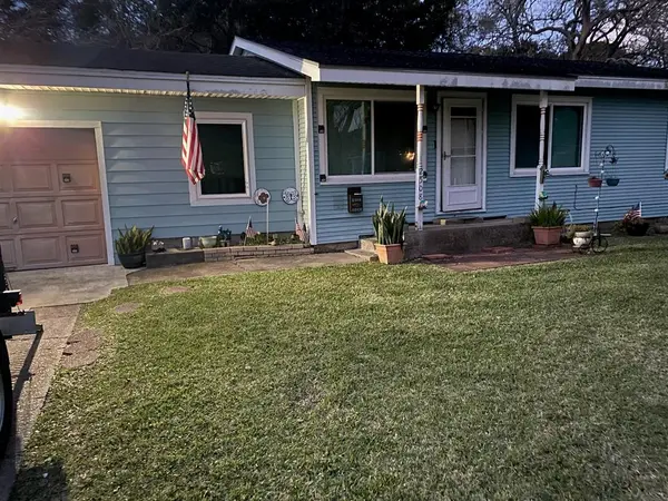 2508 N Houston Drive, La Marque, TX 77568
