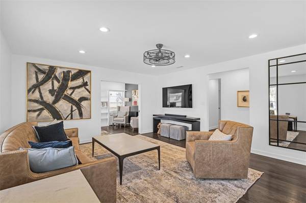 8723 Glencrest Lane, Dallas, TX 75209