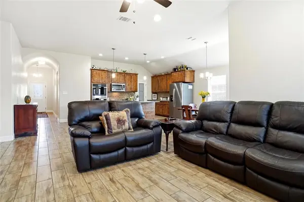 904 Avagail Avenue, Springtown, TX 76082