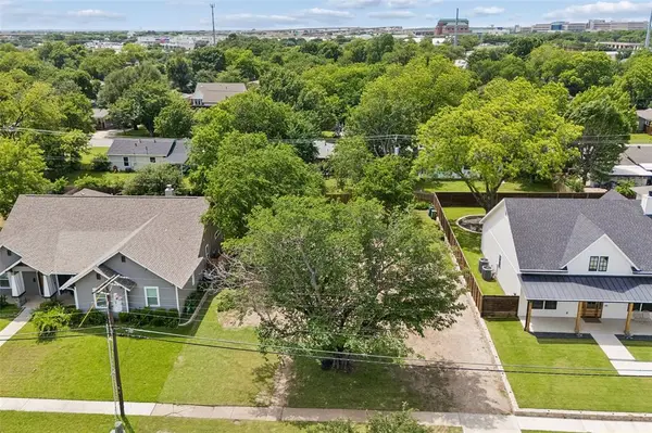 1110 S Pine Street, Grapevine, TX 76051