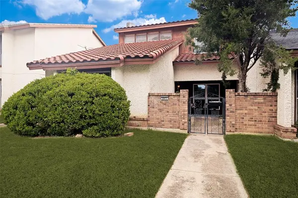 805 W Rochelle Road, Irving, TX 75062