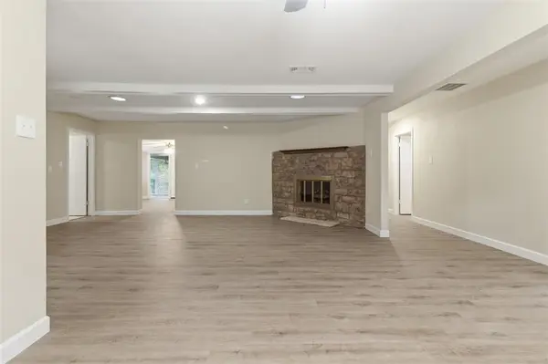 2703 Oak Cliff Lane, Arlington, TX 76012