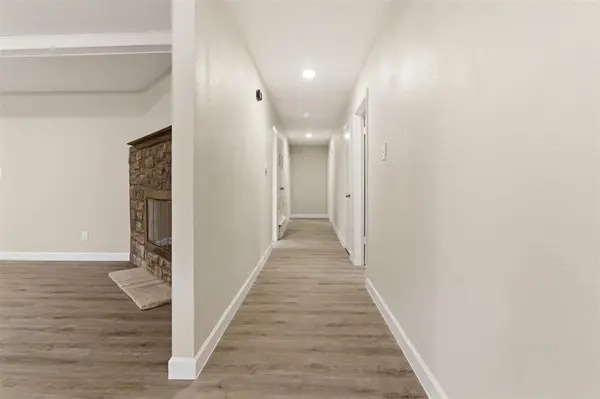2703 Oak Cliff Lane, Arlington, TX 76012