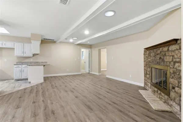 2703 Oak Cliff Lane, Arlington, TX 76012