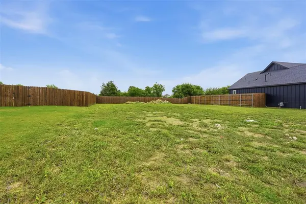 572 Highview Court, Godley, TX 76044