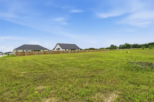 585 Highview Court, Godley, TX 76044