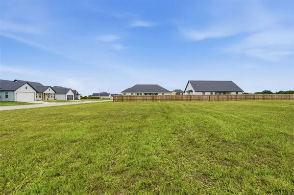 585 Highview Court, Godley, TX 76044